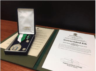 EIA recibe Medalla al Mérito Educativo de la Alcaldía de Medellín